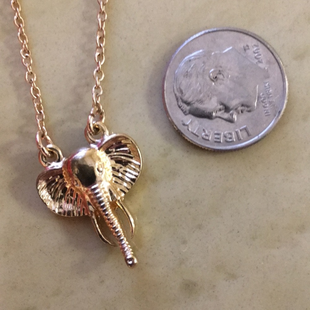 ⭐️Cute little elephant necklace